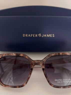 Draper James Women's Tortoiseshell Frame Sunglasses with Brown Gradient Lenses